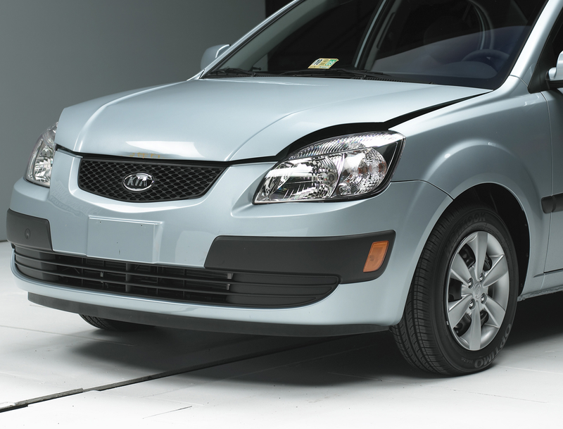 Illustration for article titled IIHS: Small Cars Are Big On Damage In Low-Speed Collisions